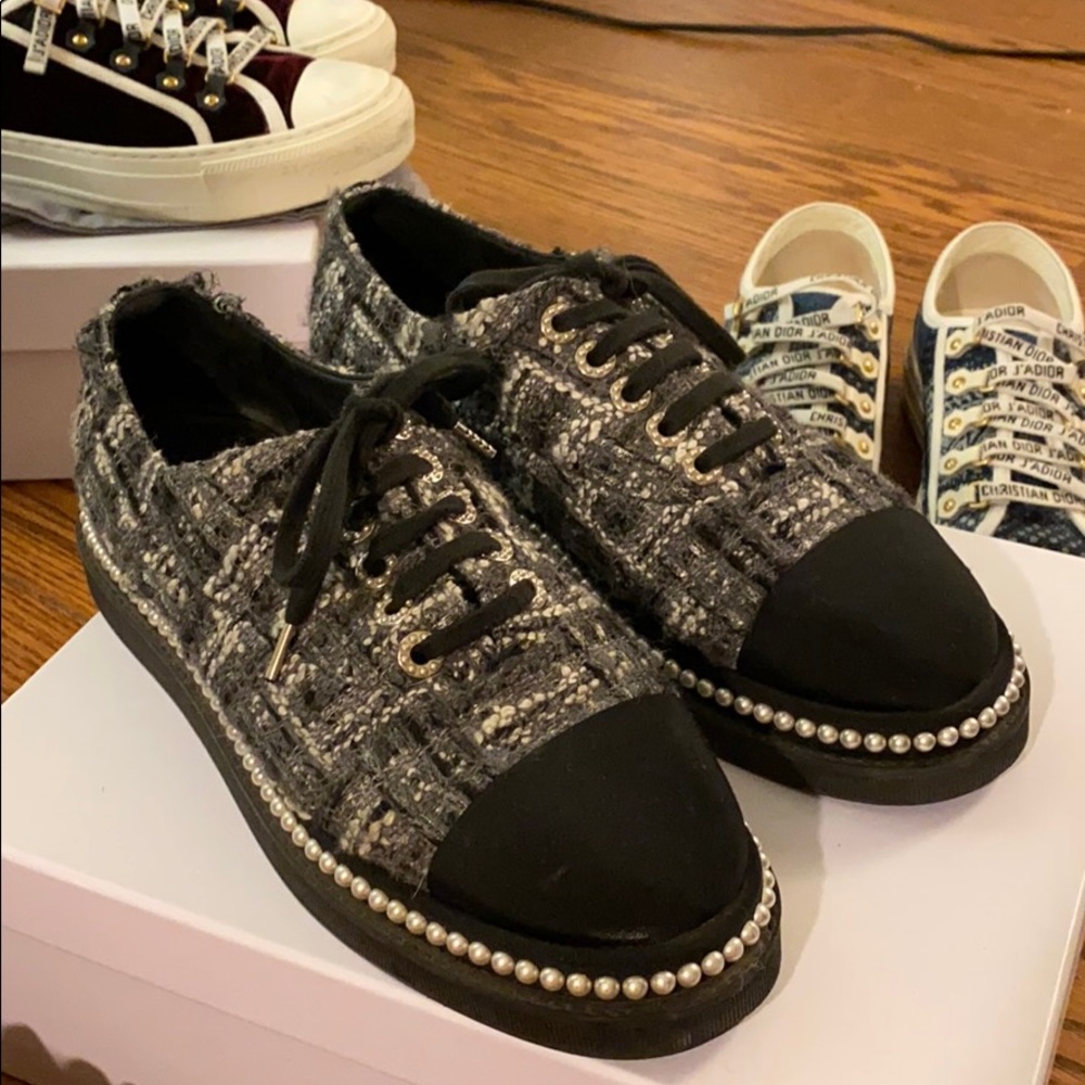 Chanel pearls sneaker